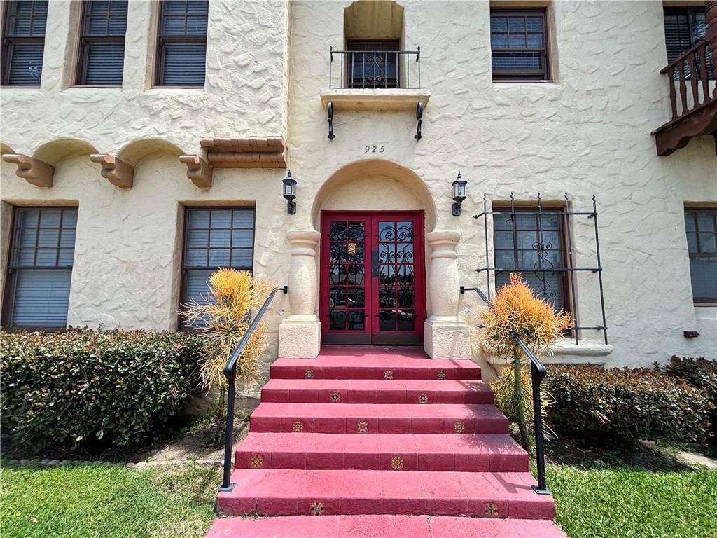 Great Value Add Opportunity in French Park in Santa Ana. 8 Units, all are 1 bedroom 1 bath.