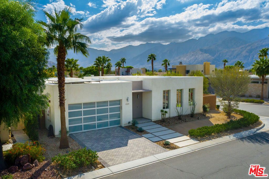 Photo of 4304 Vantage Lane, Palm Springs, CA 92262 (MLS # 25602083)