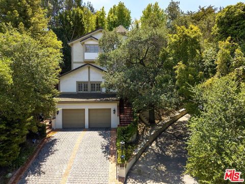 Photo of 15938 Valley Vista Boulevard, Encino, CA 91436 (MLS # 26834847)
