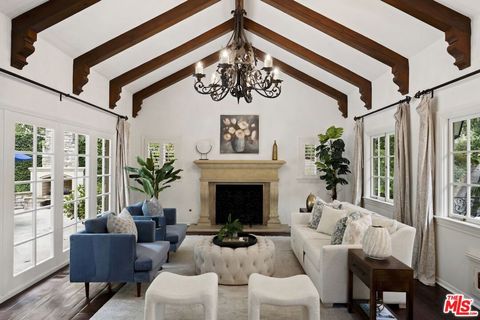 Photo of 15938 Valley Vista Boulevard, Encino, CA 91436 (MLS # 26834847)