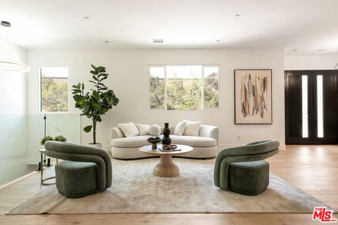 Photo of 350 Mount Carmel Dr Dr, Glendale, CA 91206 (MLS # 26660103)