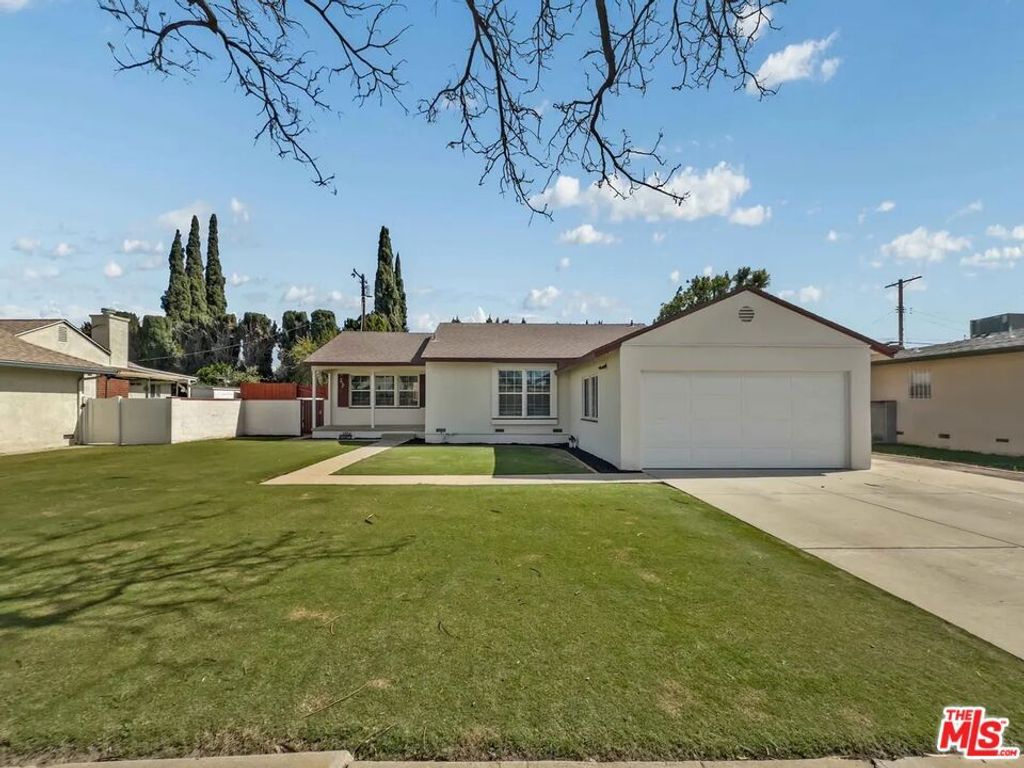 Photo of 10014 Montgomery Avenue, North Hills, CA 91343 (MLS # 26665969)