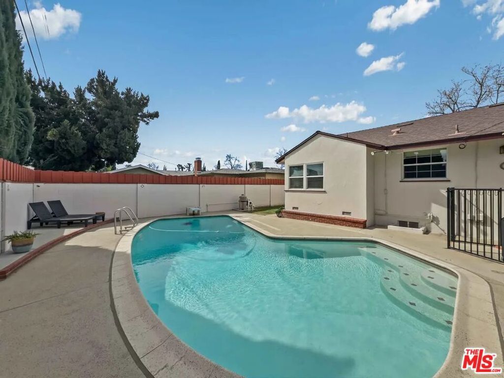 Photo of 10014 Montgomery Avenue, North Hills, CA 91343 (MLS # 26665969)