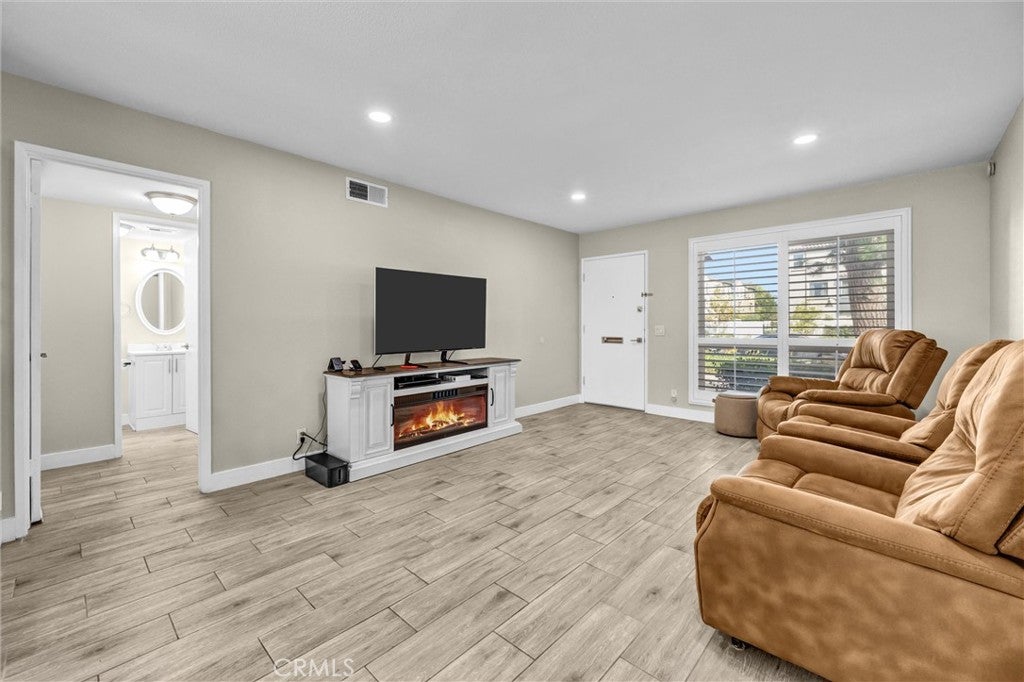 12827 Newhope