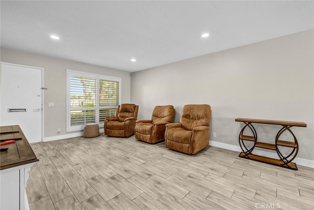 12827 Newhope