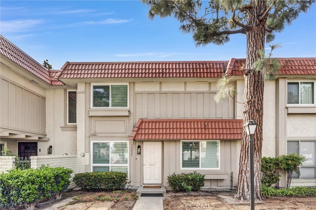 12827 Newhope