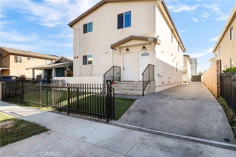 Photo of 844 W 78th Street, Los Angeles, CA 90044 (MLS # SB25241465)