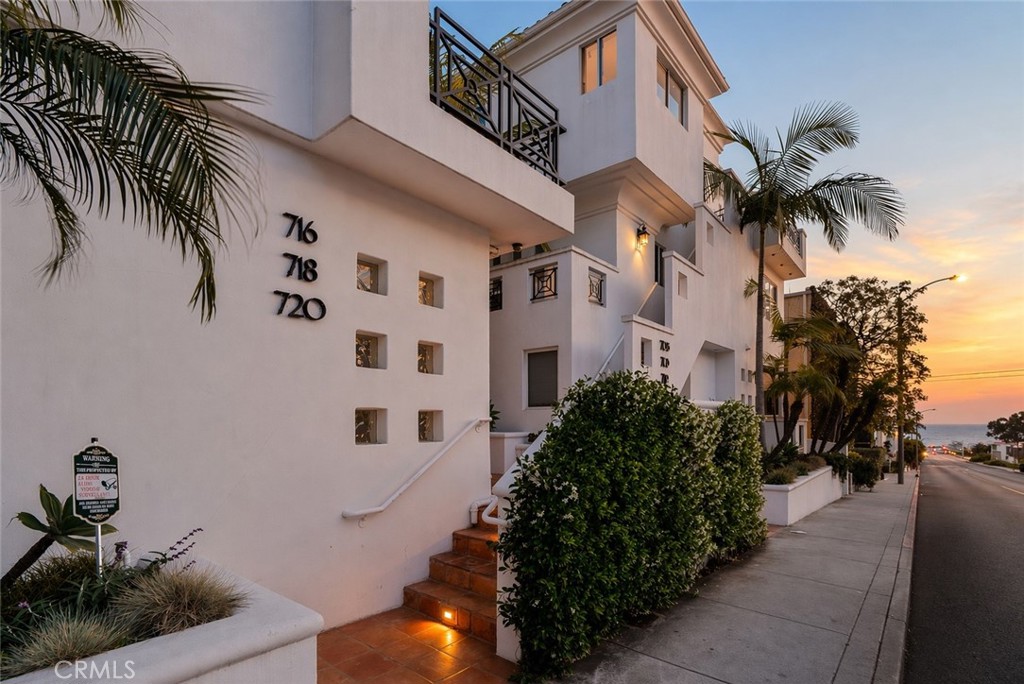 720 Manhattan Beach