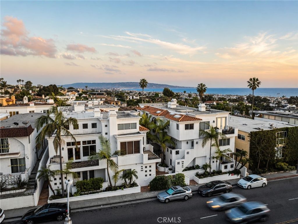 Photo of 720 Manhattan Beach Blvd, Manhattan Beach, CA 90266 (MLS # SB26077067)