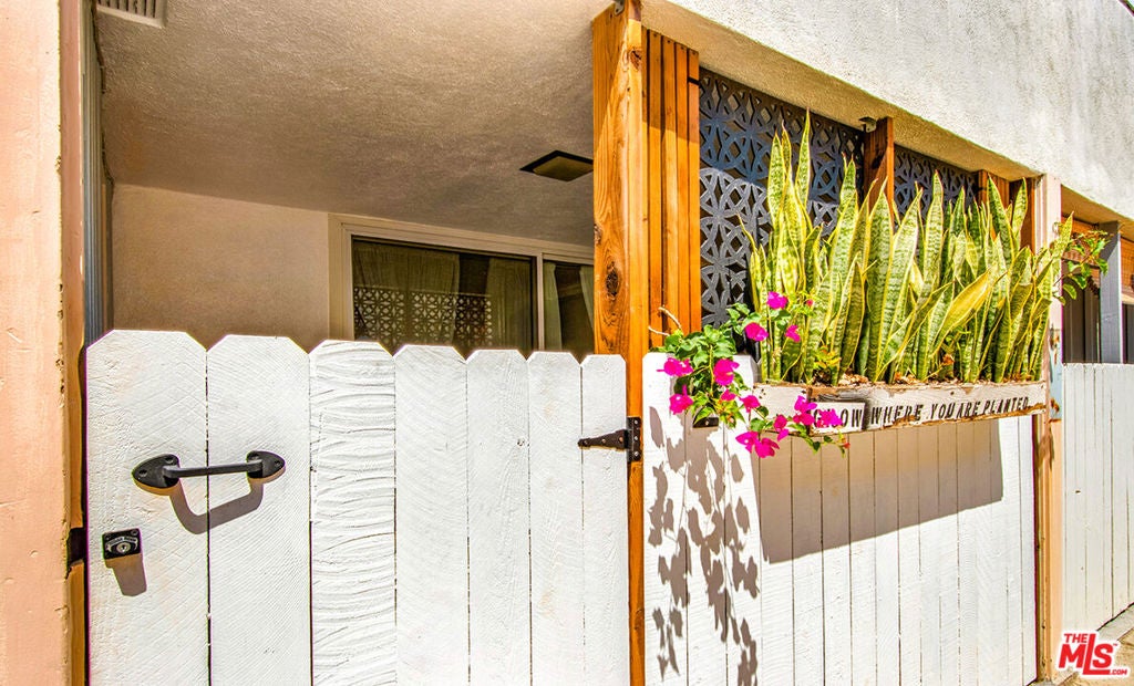 141 W Hillcrest Boulevard 2, Inglewood CA 90301