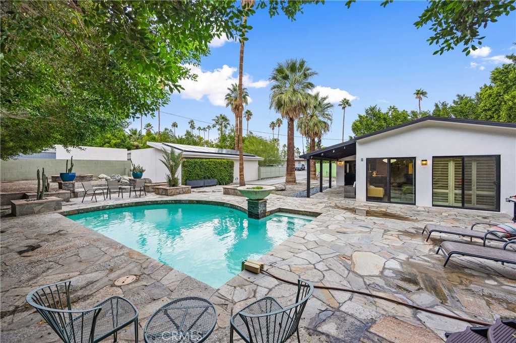 435 E Chuckwalla