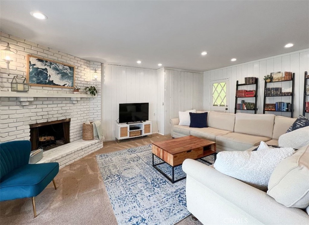 322 Calle De Arboles