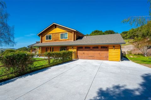 Photo of 1665 Corbett Highlands Place, Arroyo Grande, CA 93420 (MLS # SC26109819)