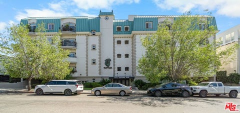 Photo of 722 S Oxford Avenue #403, Los Angeles, CA 90005 (MLS # 26993827)