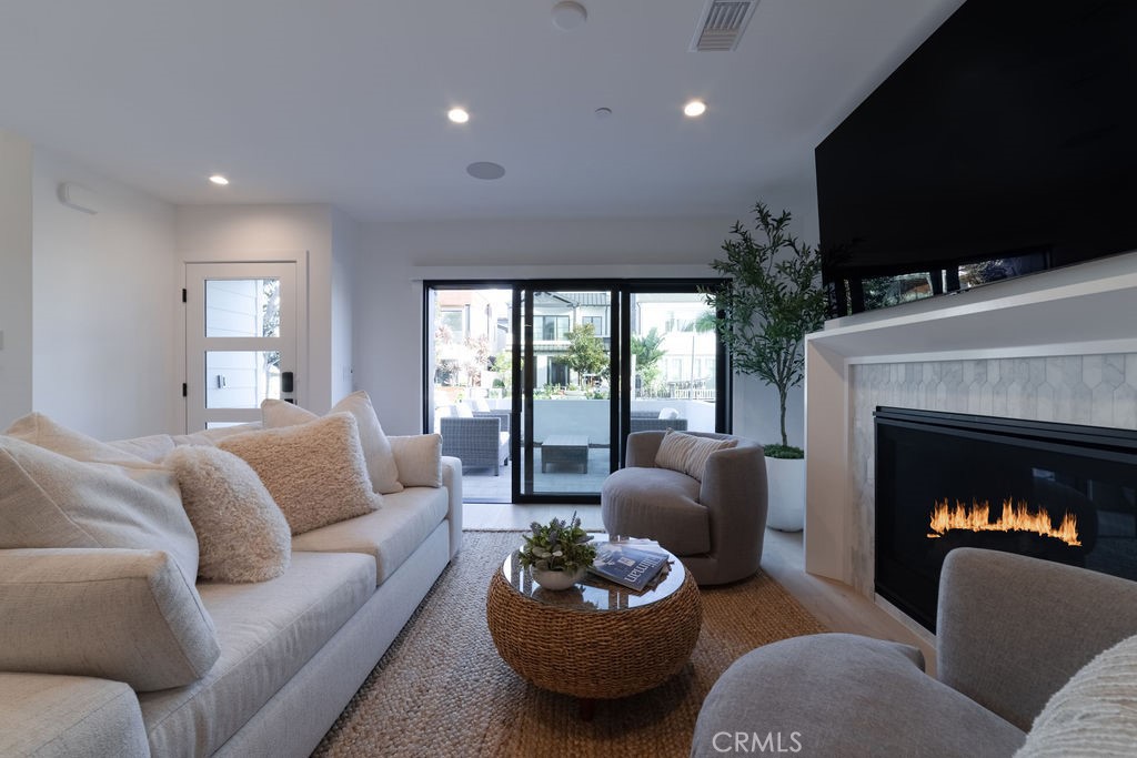 Corona del Mar South of PCH (CDMS) - Residential Lease