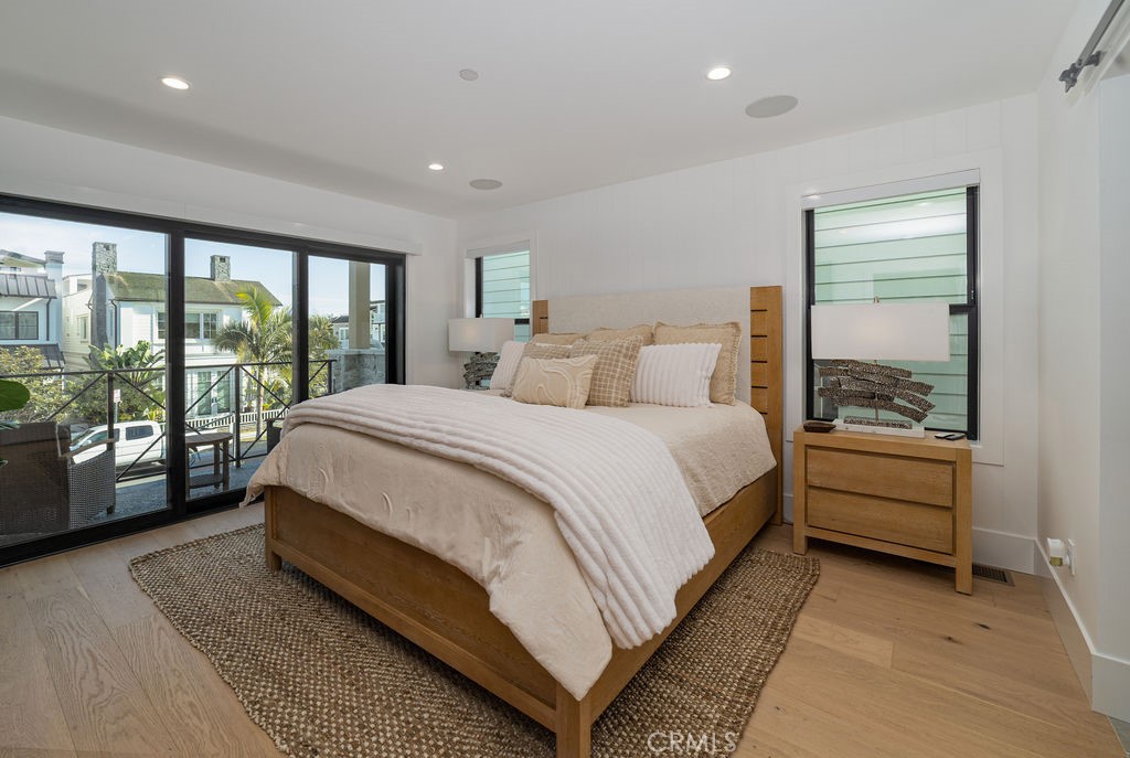 Corona del Mar South of PCH (CDMS) - Residential Lease