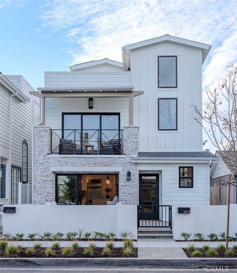 Corona del Mar South of PCH (CDMS) - Residential Lease