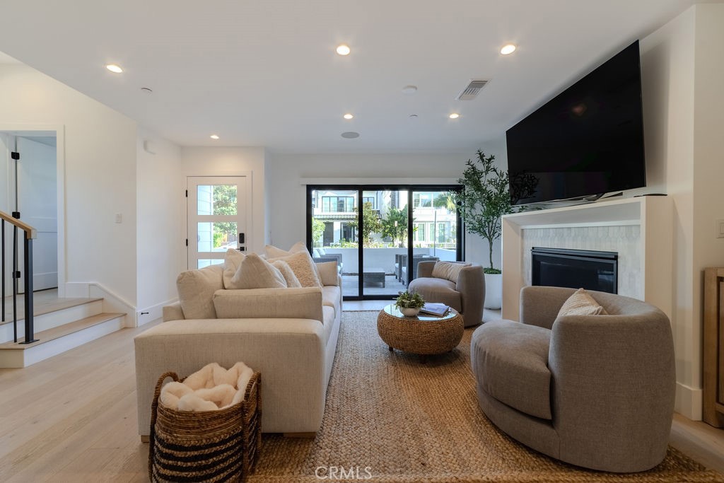 Corona del Mar South of PCH (CDMS) - Residential Lease
