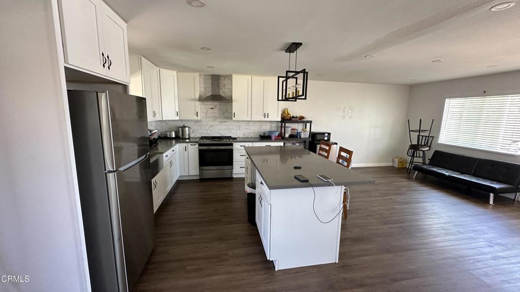 325 Del Sur Way