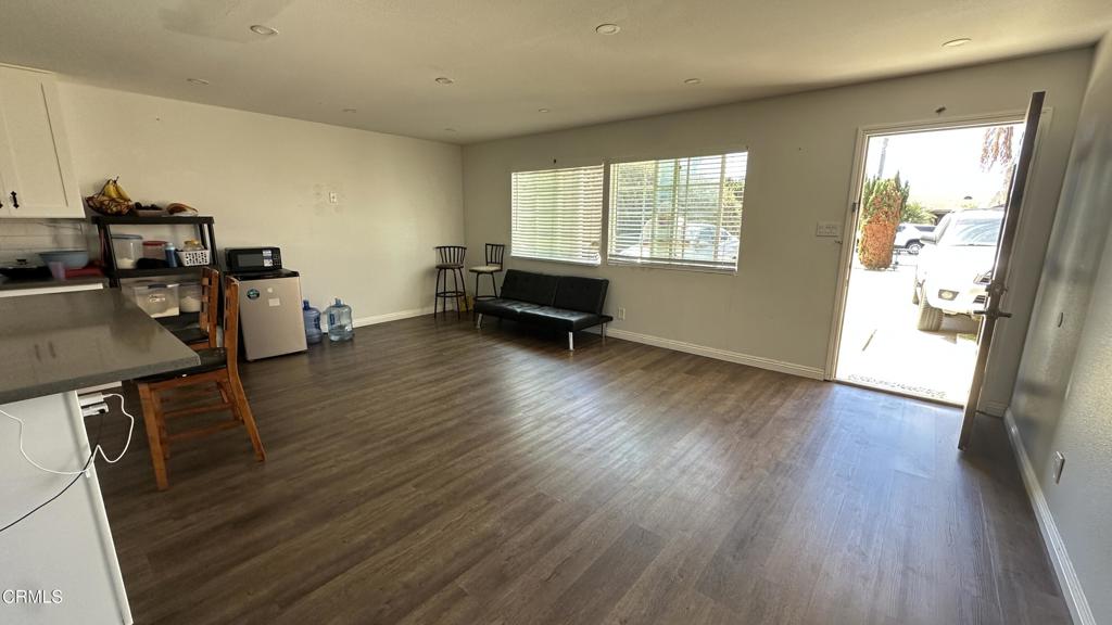 325 Del Sur Way