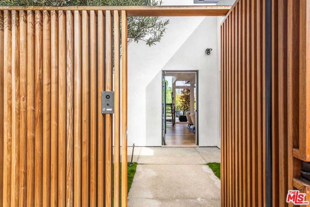 Photo of 354 Amalfi Drive, Santa Monica, CA 90402 (MLS # 25495045)