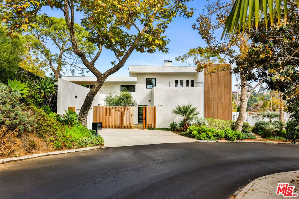 Photo of 354 Amalfi Drive, Santa Monica, CA 90402 (MLS # 25495045)