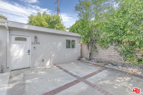 Photo of 22305 Gilmore Street, Woodland Hills, CA 91303 (MLS # 26666975)