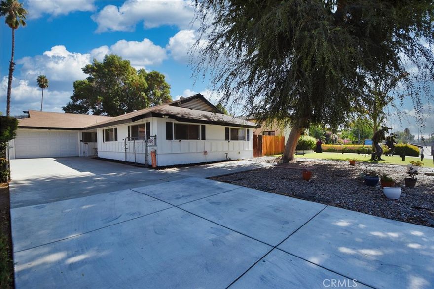 Welcome to this beautiful, well-kept 3-bedroom, 2-bath home in one of Riverside's most desirable areas. This home offers three spacious bedrooms, two bathrooms, and a functional layout that makes everyday living easy and comfortable. The living area flows into the dining space and kitchen, perfect for family time or entertaining. Recently painted on the outside, with recent upgrades including a newer driveway, drought-tolerant landscaping, laminate flooring, a refinished bathtub, and upgraded electrical and plumbing. 

You can walk a block to Riverside Plaza, home to Trader Joe's, Marshall's, Nordstrom Rack, and many more shops and restaurants. The freeway access is just minutes away. The backyard is large and open, giving you plenty of space to relax, play, garden, or create your own outdoor oasis. Don't miss your chance to see this beautiful home- schedule your tour today before it's gone!.