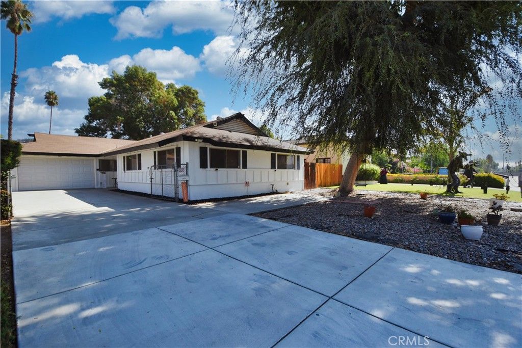 Photo of 6064 Riverside Ave, Riverside, CA 92506 (MLS # HD25236553)