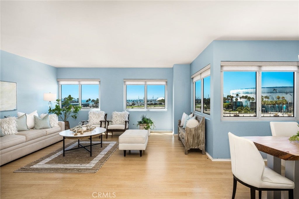 525 E Seaside 403
