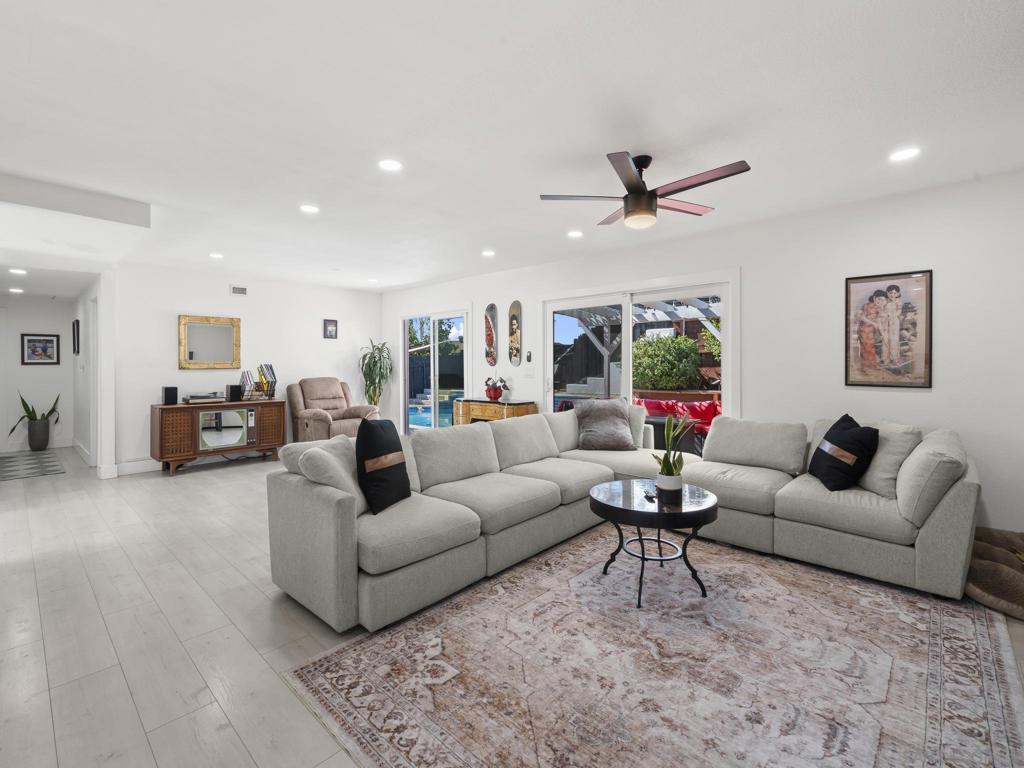 10252 Santana Street