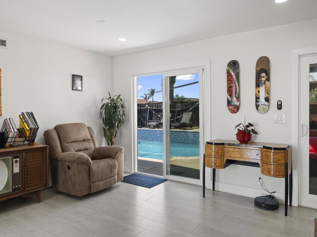 10252 Santana Street