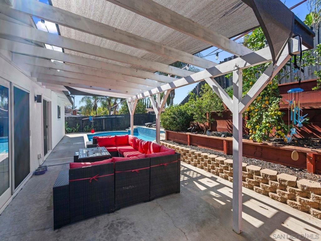 10252 Santana Street