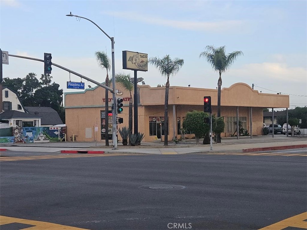 Established over 30 years ago, this well-known restaurant is located on the corner of bustling Foothill Blvd and Pasadena Ave offering high traffic and premium visibility for your business. It’s an ideal location, surrounded by schools and just steps from a popular drive-in theatre.
The restaurant occupies half the building, leaving a separate side unit that can generate rental income or be used to expand the business with entertainment or additional work areas.
The front of the property offers potential for outdoor seating and perfect for enjoying cool summer nights. Parking is ample, with 7 parking spaces accessible from Foothill Blvd and approximately 15 more located off Pasadena Ave at the rear of the property.
Schedule your tour today and don’t miss out on this incredible opportunity!
