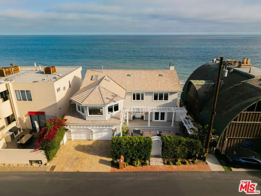 Photo of 27086 Malibu Cove Colony Drive, Malibu, CA 90265 (MLS # 25571489)