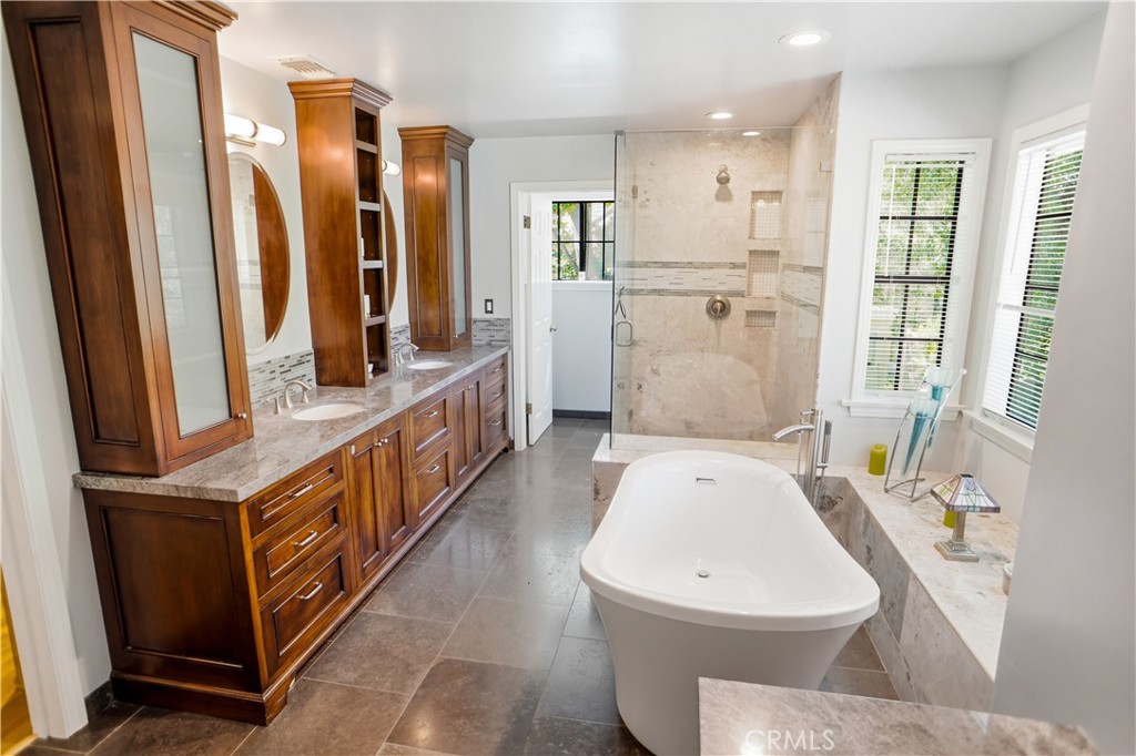 La Crescenta, California, 91214, United States, 4 Bedrooms Bedrooms, ,4 BathroomsBathrooms,Residential,Active,2042647
