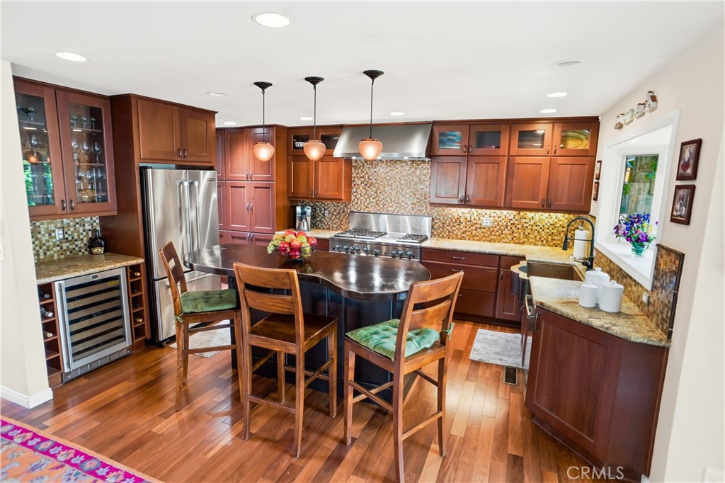 La Crescenta, California, 91214, United States, 4 Bedrooms Bedrooms, ,4 BathroomsBathrooms,Residential,Active,2042647