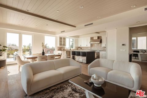 Photo of 10725 Ashton Avenue #301, Los Angeles, CA 90024 (MLS # 26669601)