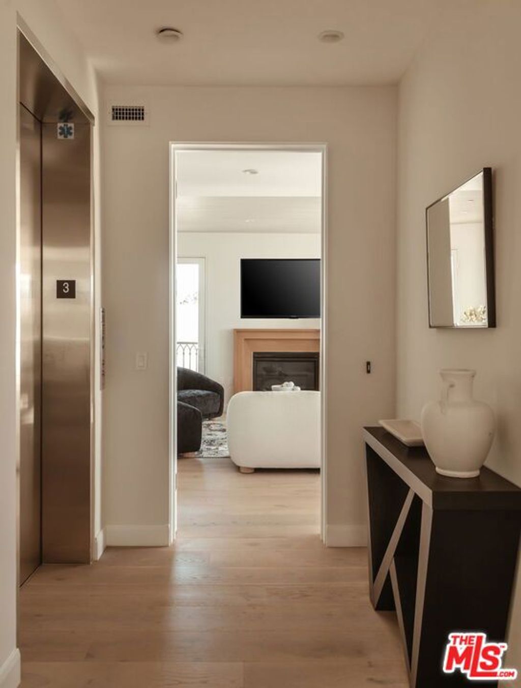 Photo of 10725 Ashton Avenue #301, Los Angeles, CA 90024 (MLS # 26669601)