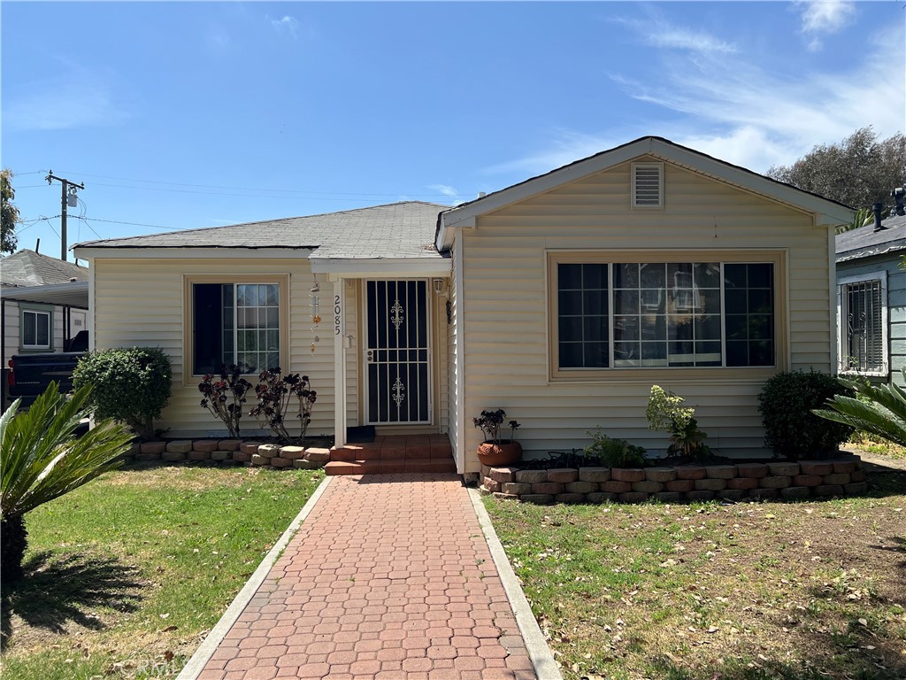 Move-in ready, 2 bedroom 1 bath. Layout designed to maximize the square footage. The back yard may have potential to build an ADU. Fruit trees, close to the beach and freeway for ease of access. Walking distance to schools.