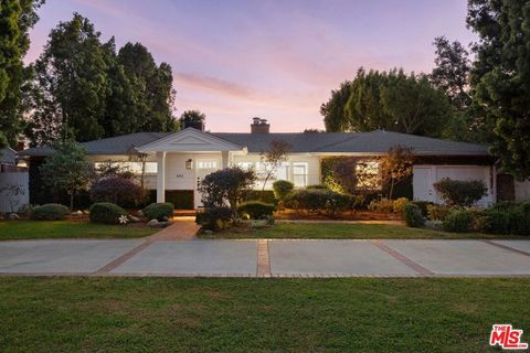 Photo of 4911 Ben Avenue, Valley Village, CA 91607 (MLS # 26700311)