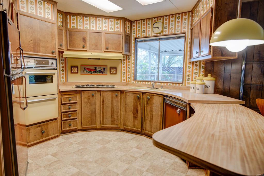 1010 Palm Canyon Drive 302