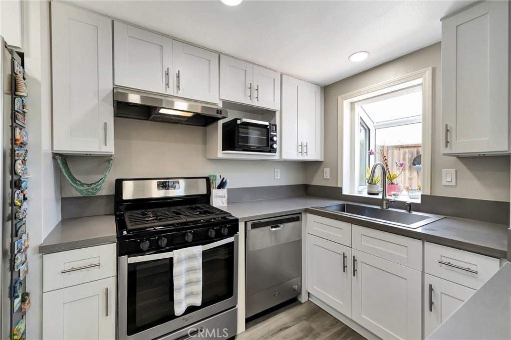 1209 Alabama Street, Huntington Beach CA 92648 - Photo 12