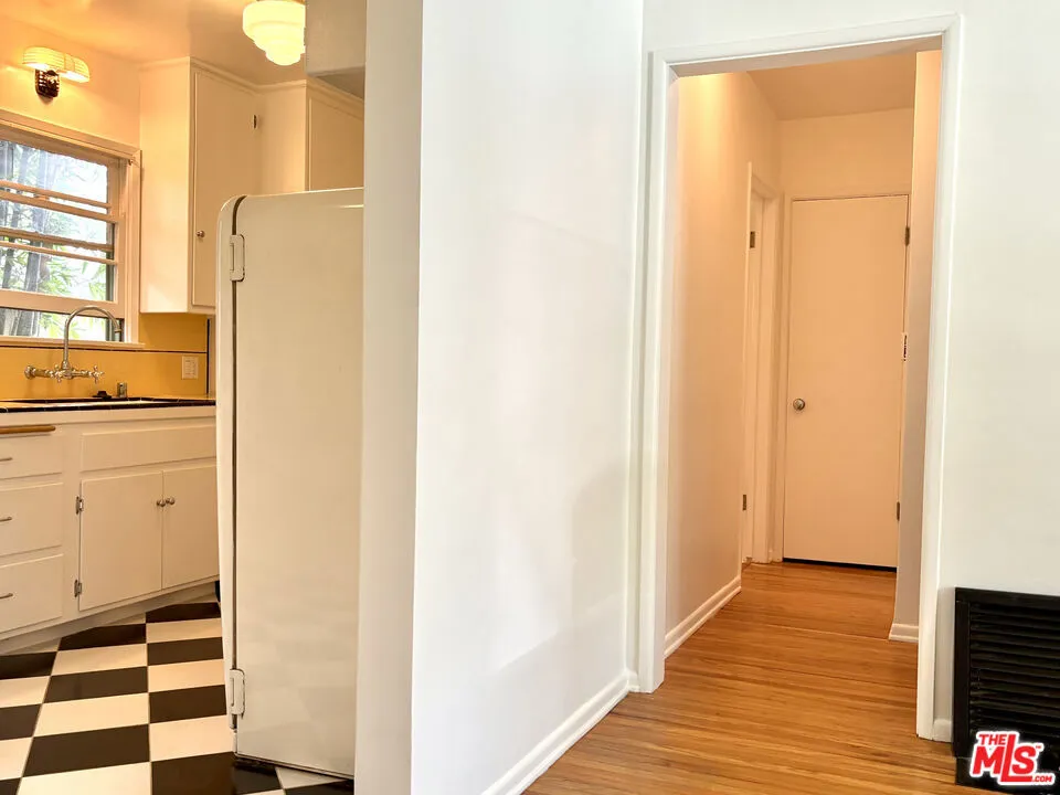 Santa Monica, California 90403, United States, 1 Bedroom Bedrooms, ,1 BathroomBathrooms,Residential,Active,245770