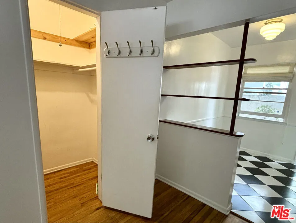 Santa Monica, California 90403, United States, 1 Bedroom Bedrooms, ,1 BathroomBathrooms,Residential,Active,245770