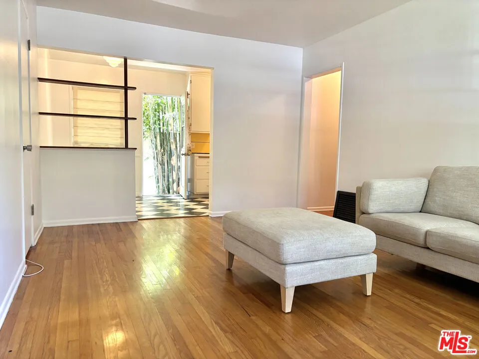 Santa Monica, California 90403, United States, 1 Bedroom Bedrooms, ,1 BathroomBathrooms,Residential,Active,245770