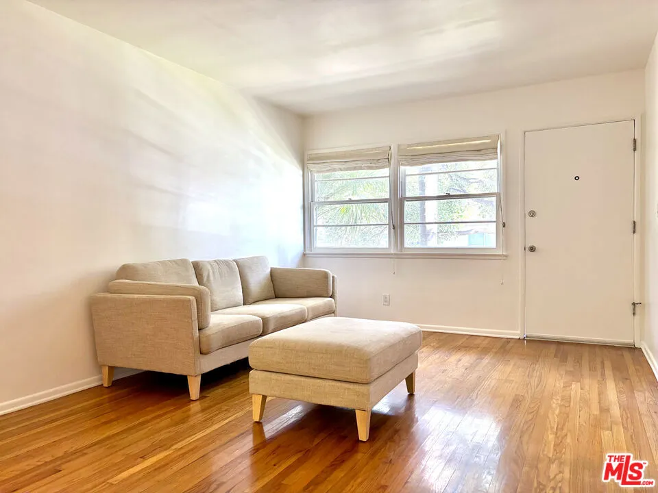 Santa Monica, California 90403, United States, 1 Bedroom Bedrooms, ,1 BathroomBathrooms,Residential,Active,245770