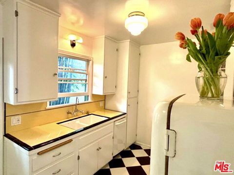 Photo of 1325 Washington Avenue #B, Santa Monica, CA 90403 (MLS # 25620905)