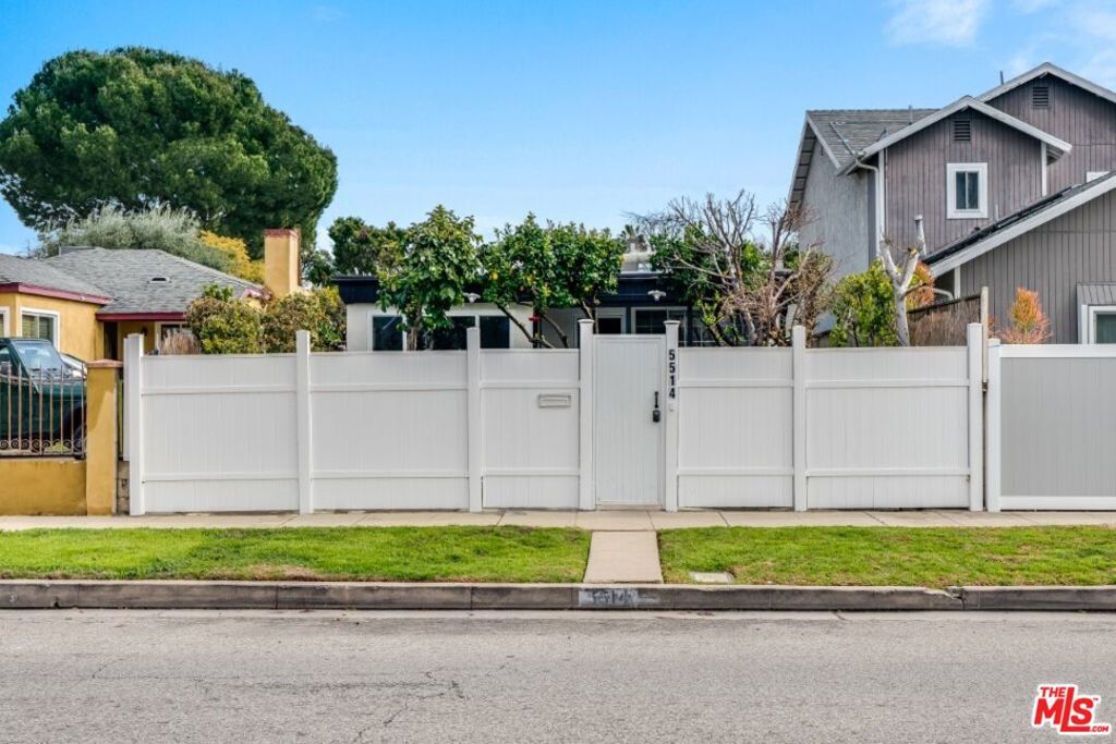 Photo of 5514 Woodman Avenue, Sherman Oaks, CA 91401 (MLS # 25559607)