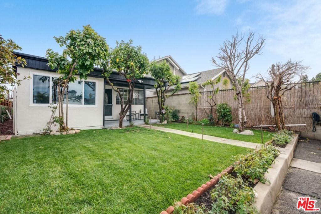 Photo of 5514 Woodman Avenue, Sherman Oaks, CA 91401 (MLS # 25559607)